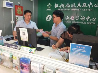 高溫慰問顯關(guān)懷，安全檢查保服務(wù)——杭州旅游集散中心領(lǐng)導(dǎo)班子赴各咨詢點(diǎn)開展高溫慰問及安全檢查